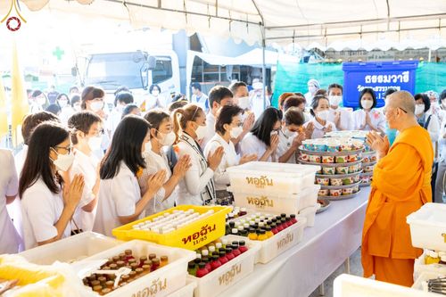 ภาพ No.72513:พิธีถวายภัตตาหารเป็นสังฆทาน แด่คณะพระธรรมยาตราฯ ในโครงการธรรมยาตรากตัญญูบูชา มหาปูชนียาจารย์ พระมงคลเทพมุนี(สด จนฺทสโร) พระผู้ปราบมาร อนุสรณ์สถาน 7 แห่ง ปีที่ 11 วันที่ 19 มกราคม พ.ศ. 2566