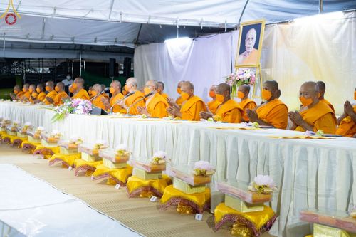 ภาพ No.70011:พิธีถวายภัตตาหารเป็นสังฆทาน แด่คณะพระธรรมยาตราฯ ในโครงการธรรมยาตราฯ ปีที่ 11 ณ อนุสรณ์สถานคลองบางนางแท่น อ.สามพราน จ.นครปฐม วันที่ 11 มกราคม พ.ศ. 2566