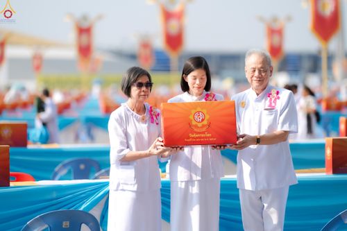 ภาพ No.324602:วันที่ 22 เมษายน พ.ศ.2569 (วันคุ้มครองโลก) บรรยากาศสาธุชน ในงานถวายมหาสังฆทาน 40,000 กว่าวัดทั่วประเทศ ณ ลานธรรม วัดพระธรรมกาย