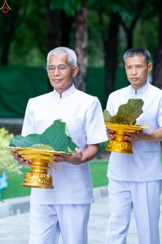 ภาพ No.330124:วันที่ 30 พฤษภาคม พ.ศ.2569 พิธีตัดปอยผมและปลงผม อุบาสกอุปสมบทอุทิศชีวิต 11 ท่าน ณ โบสถ์พระไตรปิฎก วัดพระธรรมกาย จังหวัดปทุมธานี