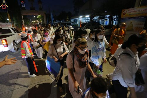 ภาพ No.73515:พิธีตักบาตรพระธรรมยาตราฯ ในโครงการธรรมยาตรากตัญญูบูชา มหาปูชนียาจารย์ พระมงคลเทพมุนี(สด จนฺทสโร) พระผู้ปราบมาร ปีที่ 11 ณ อนุสรณ์สถานลำดับที่ 4 สถานที่เกิดด้วยกายธรรม วัดโบสถ์ (บน) บางคูเวียง อ.บางกรวย จ.นนทบุรี วันที่ 22 มกราคม พ.ศ. 2566
