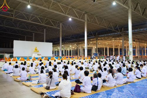 ภาพ No.105382:พิธีถวายภัตตาหารเป็นสังฆทาน แด่คณะพระธรรมยาตราฯ ในโครงการธรรมยาตรากตัญญูบูชา มหาปูชนียาจารย์ พระมงคลเทพมุนี(สด จนฺทสโร) พระผู้ปราบมาร อนุสรณ์สถาน 7 แห่ง ปีที่ 12 วันที่ 2 มกราคม พ.ศ. 2567 ณ สภาธรรมกายสากล วัดพระธรรมกาย