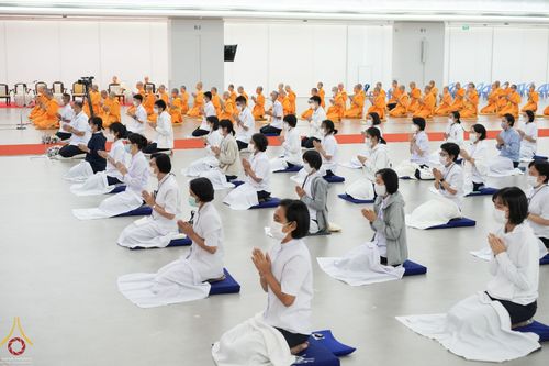 ภาพ No.67560:คณะสงฆ์วัดพระธรรมกาย และศูนย์ส่งเสริมทั่วโลกเจริญพระพุทธมนต์ และปฏิบัติธรรมเจริญสมาธิภาวนาเพื่อถวายพระพรชัยมงคลแด่ สมเด็จพระเจ้าลูกเธอ เจ้าฟ้าพัชรกิติยาภา นเรนทิราเทพยวดี กรมหลวงราชสาริณีสิรพัชร มหาวัชรราธิดา