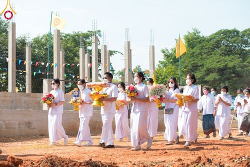 ภาพ No.64035:พิธีทอดกฐินสามัคคีทั่วไทย 5,000 วัด โดยคณะศิษยานุศิษย์วัดพระธรรมกาย น้อมบูชาธรรม 78 ปี หลวงพ่อธัมมชโย วันจันทร์ ที่ 7 พฤศจิกายน พ.ศ. 2565 ณ วัดโคกขาม ต.โบสถ์ อ.พิมาย จ.นครราชสีมา