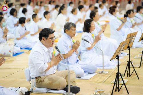 ภาพ No.105532:พิธีถวายภัตตาหารเป็นสังฆทาน แด่คณะพระธรรมยาตราฯ ในโครงการธรรมยาตรากตัญญูบูชา มหาปูชนียาจารย์ พระมงคลเทพมุนี(สด จนฺทสโร) พระผู้ปราบมาร อนุสรณ์สถาน 7 แห่ง ปีที่ 12 วันที่ 3 มกราคม พ.ศ. 2567 ณ สภาธรรมกายสากล วัดพระธรรมกาย