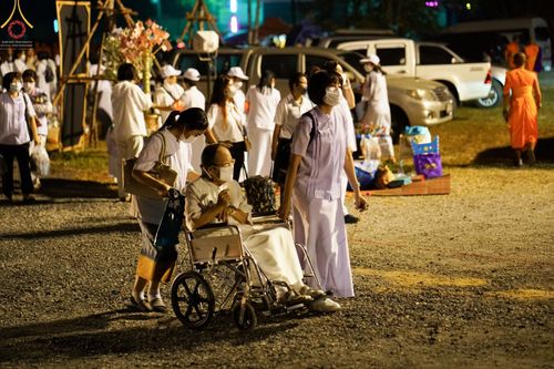 ภาพ No.70491:พิธีตักบาตรพระธรรมยาตราฯ ในโครงการธรรมยาตรากตัญญูบูชา มหาปูชนียาจารย์ พระมงคลเทพมุนี(สด จนฺทสโร) พระผู้ปราบมาร ปีที่ 11 ณ อนุสรณ์สถานลำดับที่ 2 สถานที่ตั้งมโนปณิธานบวชตลอดชีวิต อนุสรณ์สถานคลองบางนางแท่น อ.สามพราน จ.นครปฐม วันที่ 14 มกราคม พ.ศ. 2566