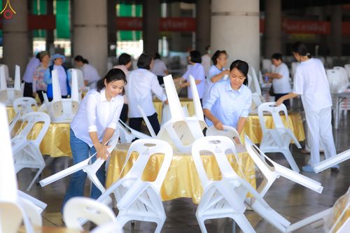 ภาพ No.322688:วันที่ 15-18 เมษายน พ.ศ.2569 การเเตรียมโต๊ะฉัน , เตรียมจุดพักค้าง , เรียงเก้าอี้ , เรียงกล่องไทยธรรม  เพื่องานถวายมหาสังฆทาน 40,000 กว่าวัดทั่วประเทศ วันคุ้มครองโลก 22 เมษายน พ.ศ.2569 วัดพระธรรมกาย