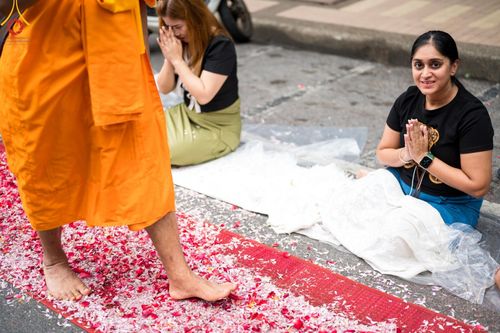 ภาพ No.128361:พิธีอัญเชิญพระบรมสารีริกธาตุ " ใจกลางเมืองนครหาดใหญ่ " เพื่อประดิษฐาน ณ มหารัตนเจดีย์สิริปทุมสวรรค์ (เจดีย์อริยพุทธะ 5 พระองค์) ศูนย์ปฏิบัติธรรมภาคใต้ อ.บางกล่ำ จ.สงขลา  วันที่ 9 มีนาคม พ.ศ.2567 (ชุดที่ 1)