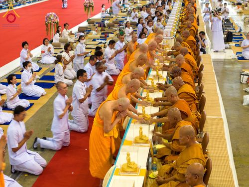 ภาพ No.60108:พิธีเจริญพระพุทธมนต์ "ฉลองอายุวัฒนมงคล 80 ปี หลวงพ่อธัมมชโย" พิธีถวายไทยธรรม คณะสงฆ์ 10,000 กว่าวัดทั่วประเทศ ในวันคุ้มครองโลก วันจันทร์ที่ 22 เมษายน พ.ศ. 2567 ณ สภาธรรมกายสากล วัดพระธรรมกาย จ.ปทุมธานี