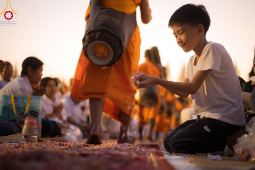 ภาพ No.108025:พิธีต้อนรับพระธรรมยาตรา ในโครงการธรรมยาตรากตัญญูบูชา มหาปูชนียาจารย์ พระมงคลเทพมุนี(สด จนฺทสโร) พระผู้ปราบมาร อนุสรณ์สถาน 7 แห่ง ปีที่ 12 วันที่ 7 มกราคม พ.ศ. 2567 ณ อนุสรณ์สถานคลองบางนางแท่น  อ.สามพราน จ.นครปฐม