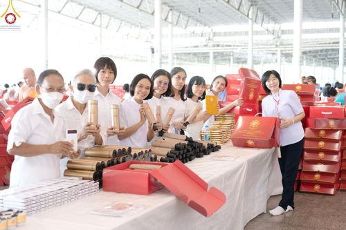 ภาพ No.212189:วันจันทร์ที่ 17 มีนาคม พ.ศ. 2568 บุญบรรจุกล่องไทยธรรม เพื่อถวายแด่พระสังฆาธิการ 40,000 กว่าวัดทั่วไทย ในวันคุ้มครองโลก 22 เมษายน พ.ศ. 2568 ณ บ้านแก้วเรือนทองคุณยายฯ วัดพระธรรมกาย