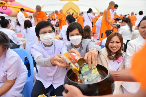 ภาพ No.118630:พิธีตักบาตรพระธรรมยาตรา ปีที่ 12 ณ อนุสรณ์สถานลำดับที่ 5 สถานที่เผยแผ่วิชชาธรรมกายครั้งแรก อนุสรณ์สถานบางปลา จ.นครปฐม วันที่ 25 มกราคม พ.ศ. 2567