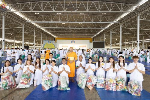 ภาพ No.240562:วันพุธที่ 27 สิงหาคม พ.ศ. 2568 พิธีตักบาตร ในวันธรรมชัย ณ วัดพระธรรมกาย จ.ปทุมธานี