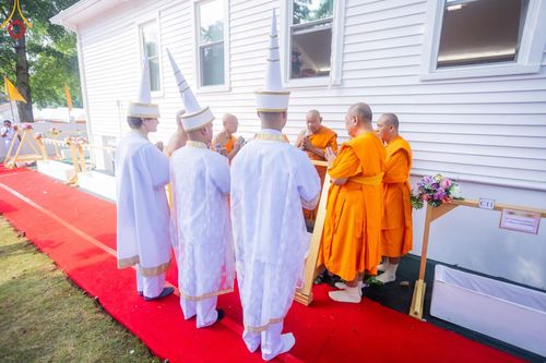 ภาพ No.144873:พิธีประดิษฐานลูกนิมิตมหาสมบัติ ผูกสีมาสถาปนาอุโบสถ บูชาธรรม ๘๐ ปี หลวงพ่อธัมมชโย วันอาทิตย์ที่ ๓๐ มิถุนายน พ.ศ. ๒๕๖๗ วัดพระธรรมกายนิวเจอร์ซี ประเทศสหรัฐอเมริกา