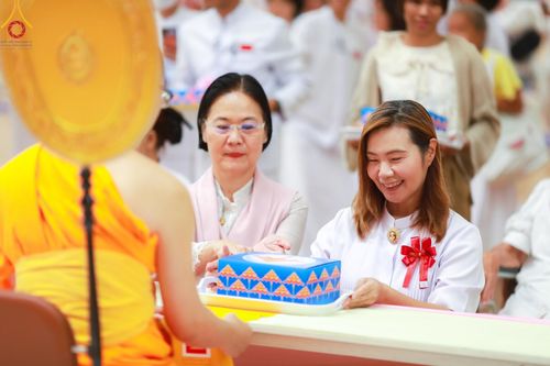 ภาพ No.153360:พิธีมุทิตาสักการะ พระภิกษุ-สามเณร ผู้สอบไล่ได้เปรียญธรรม ประโยค 1-2 ถึงประโยค ป.ธ.9 และบาลีศึกษา ประโยค1-2 ถึง บ.ศ.9 , พิธีมอบดวงแก้วสามเณรผู้ทรงบาลีไวยากรณ์ วัดพระธรรมกาย และ ศูนย์ส่งเสริมศีลธรรมในประเทศและต่างประเทศ วันอาทิตย์ที่ 8 กันยายน พ.ศ.2567