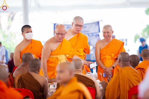 ภาพ No.58983:V.40 ภัตตาหารพระหมื่นวัด เราจัดให้ การปฏิบัติงานของเจ้าหน้าที่และอาสาสมัคร เพื่อรับบุญในการถวายภัตตาหาร แด่คณะสงฆ์ 10,000 กว่าวัดทั่วประเทศ ที่มาร่วมงานวันคุ้มครองโลก จันทร์ที่ 22 เมษายน พ.ศ. 2567 ณ วัดพระธรรมกาย