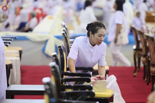 ภาพ No.59803:V.39 ทุ่มสุดใจ ธรรมชัย 80 ปี การเตรียมงาน การปฏิบัติงาน ของเจ้าหน้าที่หน่วยงานต่างๆ เพื่อพิธีฉลองอายุวัฒนมงคล 80 ปี หลวงพ่อธัมมชโย และรับถวายมหาสังฆทาน 10,000 กว่าวัดทั่วประเทศ ในวันคุ้มครองโลก จันทร์ที่ 22 เมษายน พ.ศ. 2567