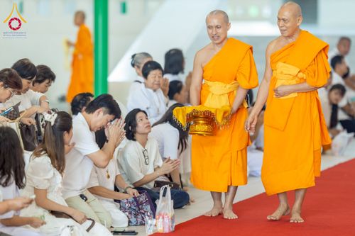 ภาพ No.256348:วันที่ 4 ตุลาคม พ.ศ. 2568 พิธีบรรพชาอุปสมบท  โครงการอุปสมบทหมู่บูชาธรรม 141 ปี  พระมงคลเทพมุนี (สด จนฺทสโร) ณ โบสถ์พระไตรปิฏก วัดพระธรรมกาย จ.ปทุมธานี