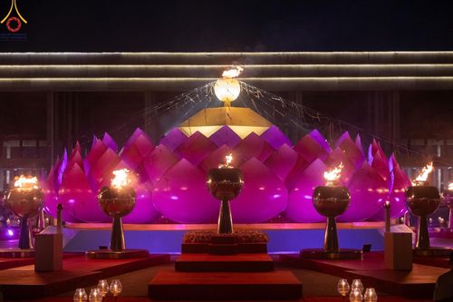 ภาพ No.160746:พิธีจุดประทีป 20,000 ดวง บูชาพระมหาธรรมกายเจดีย์ และบูชาพระมงคลเทพมุนี (สด จนฺทสโร) พระผู้ปราบมาร ณ ลานธรรม พระมหาธรรมกายเจดีย์ วัดพระธรรมกาย จ.ปทุมธานี วันที่ 10 ตุลาคม พ.ศ. 2567