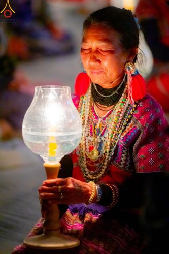 ภาพ No.192800:พิธีจุดประทีปถวายเป็นพุทธบูชา และบูชาธรรมมหาปูชนียาจารย์ ณ อนุสรณ์สถานคลองบางนางแท่น อ.สามพราน จ.นครปฐม ในโครงการธรรมยาตรา กตัญญูบูชา มหาปูชนียาจารย์ พระมงคลเทพมุนี(สด จนฺทสโร) พระผู้ปราบมาร อนุสรณ์สถาน 7 แห่ง ปีที่ 13 วันที่ 10 มกราคม พ.ศ. 2568