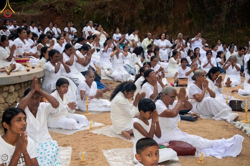 ภาพ No.141211:PhotoStory มหาศรัทธา ธรรมยาตราศรีลังกา EP.6 พิธีจุดวิสาขประทีป 6 วัด ถวายเป็น พุทธบูชา  โครงการสยาม-ลังกา ธรรมยาตรา  ฉลองเทศกาลวิสาขบูชาแห่งชาติ ศรีลังกา  บูชาธรรม 80 ปี หลวงพ่อธัมมชโย วันที่ 16 พฤษภาคม พ.ศ. 2567