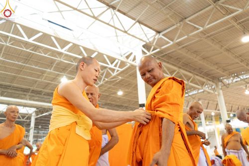 ภาพ No.180703:พิธีบรรพชาอุปสมบท โครงการอุปสมบทบูชาธรรมมหาปูชนียาจารย์ ประจำปีพุทธศักราช 2567 วันเสาร์ที่ 7 ธันวาคมพ.ศ. 2567 ณ วัดพระธรรมกาย จ.ปทุมธานี