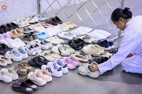 ภาพ No.177740:พิธีตักบาตรและพิธีบูชาข้าวพระ ในวันอาทิตย์ต้นเดือนที่ 1 ธันวาคม พ.ศ. 2567 ณ สภาธรรมกายสากล วัดพระธรรมกาย