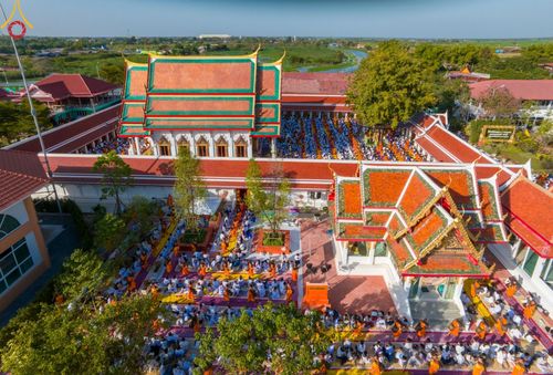 ภาพ No.193422:พิธีต้อนรับพระธรรมยาตรา ณ อนุสรณ์สถาน สถานที่เกิดในเพศสมณะ วัดสองพี่น้อง อำเภอสองพี่น้อง จังหวัดสุพรรณบุรี ในโครงการธรรมยาตรา กตัญญูบูชา มหาปูชนียาจารย์ พระมงคลเทพมุนี(สด จนฺทสโร) พระผู้ปราบมาร อนุสรณ์สถาน 7 แห่ง ปีที่ 13 วันที่ 11 มกราคม พ.ศ. 2568