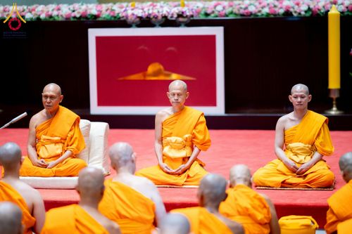 ภาพ No.244947:วันเสาร์ที่ 6 กันยายน พ.ศ. 2568 พิธีถวายบาตร บรรพชา อุปสมบทของนาคธรรมทายาท โครงการอุปสมบทหมู่บูชาธรรมครบรอบ 108 ปี  วันครูผู้ค้นพบวิชชาธรรมกาย ณ โบสถ์พระไตรปิฎก วัดพระธรรมกาย