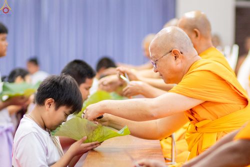 ภาพ No.320071:วันเสาร์ที่ 4 เมษายน 2569 พิธีตัดปอยผม ขอขมาผู้ปกครอง  มอบบาตร-ผ้าไตร และพิธีบรรพชาสามเณร 87 รูป  ณ ศูนย์ปฏิบัติธรรมระยอง(บ้านช่องลม)  ต.บางบุตร อ.บ้านค่าย จ.ระยอง