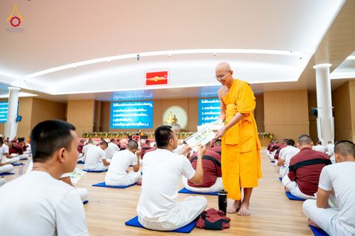 ภาพ No.350188:วันที่ 17-18 กันยายน พ.ศ. 2569 โครงการบรรพชาพัฒนาคุณธรรม จริยธรรม สำหรับนักเรียนนายสิบตำรวจ (นสต.) รุ่นที่ 16 ศูนย์ฝึกอบรมตำรวจภูธรภาค 1  ได้จัดกิจกรรม ณ สภาธรรมกายสากล ห้องแก้ว2