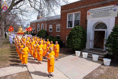 ภาพ No.319092:วันที่ 29 มีนาคม พ.ศ.2569 พิธีอัญเชิญรูปหล่อพระมงคลเทพมุนี (สด จนฺทสโร) ประดิษฐาน ณ ห้องปฏิบัติธรรม “มงคลรัตนโชติ”  วัดพระธรรมกายชิคาโก ประเทศสหรัฐอเมริกา