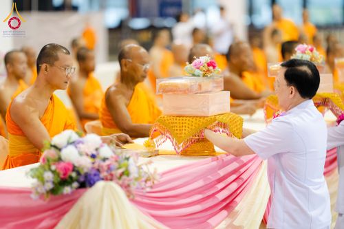 ภาพ No.305567:วันที่ 29 มกราคม พ.ศ. 2569 พิธีถวายภัตตาหารเป็นสังฆทาน แด่พระธรรมยาตรา ณ วัดพระธรรมกาย  จังหวัดปทุมธานี ในโครงการธรรมยาตรา กตัญญูบูชา มหาปูชนียาจารย์ พระมงคลเทพมุนี(สด จนฺทสโร) พระผู้ปราบมาร อนุสรณ์สถาน 7 แห่ง ปีที่ 14