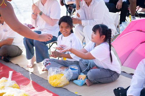 ภาพ No.287697:วันที่ 3 มกราคม พ.ศ. 2569 พิธีต้อนรับพระธรรมยาตรา ครั้งที่ 2 (ภาพชุดที่ 2) ในโครงการธรรมยาตรา กตัญญูบูชา มหาปูชนียาจารย์ พระมงคลเทพมุนี(สด จนฺทสโร) พระผู้ปราบมาร อนุสรณ์สถาน 7 แห่ง ปีที่ 14 ณ อนุสรณ์สถานมหาวิหารพระมงคลเทพมุนี (โลตัสแลนด์) อ.สองพี่น้อง จ.