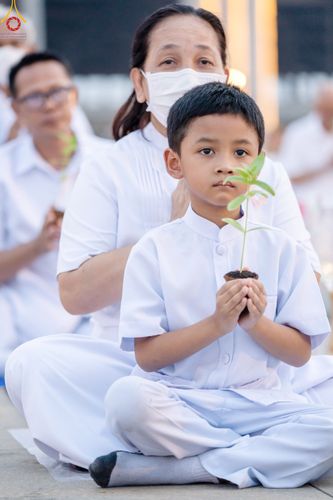 ภาพ No.90168:พิธีปลูกทรัพย์บานชื่น  เนื่องใน 139 ปี วันคล้ายวันเกิดด้วยรูปกายเนื้อ พระมงคลเทพมุนี (สด จนฺทสโร) พระผู้ปราบมาร วันอังคารที่ 10 ตุลาคม พ.ศ. 2566 ณ วัดพระธรรมกาย จ.ปทุมธานี