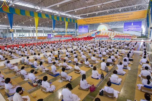 ภาพ No.78939:พิธีตักบาตร ข้าวสารอาหารแห้ง พิธีบูชาข้าวพระ ในวันอาทิตย์ต้นเดือนที่ 2 เมษายน พ.ศ. 2566