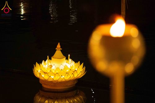 ภาพ No.297436:วันที่ 16 มกราคม พ.ศ. 2569 พิธีลอยประทีปธรรมถวายเป็นพุทธบูชา และบูชาธรรมมหาปูชนียาจารย์  ณ วัดโบสถ์บน ต.บางคูเวียง จ.นนทบุรี อนุสรณ์สถานลำดับที่ 4 สถานที่เกิดด้วยกายธรรม ในโครงการธรรมยาตรา กตัญญูบูชา มหาปูชนียาจารย์ พระมงคลเทพมุนี(สด จนฺทสโร) พระผู้ปราบม