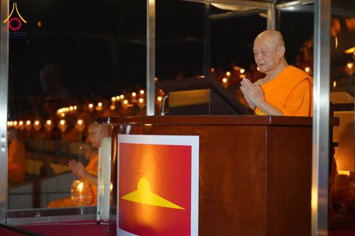 ภาพ No.312422:วันอังคารที่ 3 มีนาคม พ.ศ.2569 พิธีเวียนประทักษิณและจุดมาฆประทีป (ภาพชุดที่ 2) ณ ลานธรรมพระมหาธรรมกายเจดีย์ วัดพระธรรมกาย