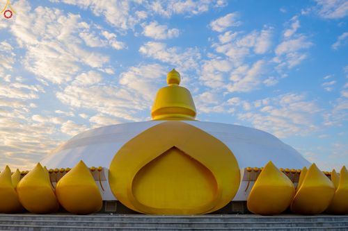 ภาพ No.302504:วันที่ 24 มกราคม พ.ศ. 2569 พิธีตักบาตรพระธรรมยาตรา ณ อนุสรณ์สถานลำดับที่ 5 สถานที่เผยแผ่วิชชาธรรมกายครั้งแรก อนุสรณ์สถานบางปลา วัดบางปลา อำเภอบางเลน จังหวัดนครปฐม ในโครงการธรรมยาตรา กตัญญูบูชา มหาปูชนียาจารย์ พระมงคลเทพมุนี(สด จนฺทสโร) พระผู้ปราบมาร อนุส