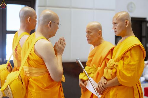 ภาพ No.330871:วันวิสาขบูชา อาทิตย์ที่ 31 พฤษภาคม พ.ศ.2569 พิธีบรรพชาสามเณรอุบาสก 11 ท่าน , พิธีถวายบาตรผ้าไตร และจตุปัจจัยไทยธรรม แด่สามเณร , พิธีอุปสมบทอุทิศชีวิต , พิธีกล่าวคำกัปปิยภัณฑ์  ณ อุโบสถพระไตรปิฎก วัดพระธรรมกาย จังหวัดปทุมธานี