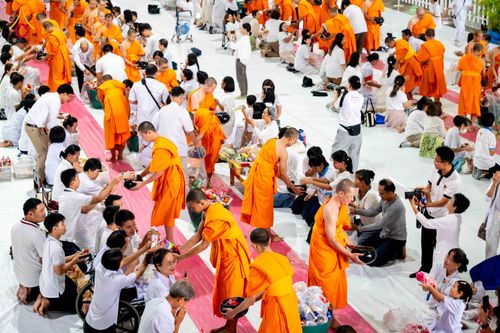 ภาพ No.342930:วันอาทิตย์ที่ 9 สิงหาคม พ.ศ.2569 พิธีตักบาตรฉลองพระใหม่ โครงการบรรพชาและอุปสมบทหมู่ รุ่นเข้าพรรษา ณ มหารัตนวิหาคด คอร์ 26 วัดพระธรรมกาย