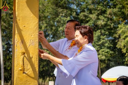 ภาพ No.285790:วันพุธที่ 10 ธันวาคม พ.ศ.2568  พิธีตอกเสาเข็มมงคลต้นสุดท้าย รองรับองค์พระเจดีย์เพื่อสร้างสันติภาพโลก ณ ศูนย์ปฏิบัติธรรมและศูนย์อบรมเยาวชน ชัยนาท