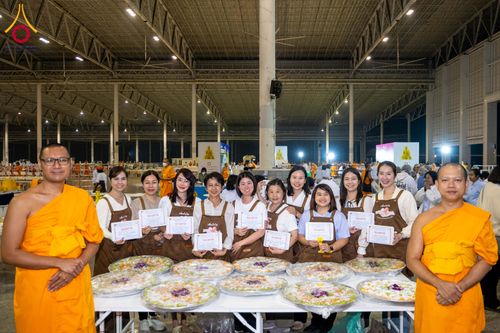 ภาพ No.303800:วันที่ 28 มกราคม พ.ศ. 2569 พิธีถวายภัตตาหารเป็นสังฆทาน แด่พระธรรมยาตรา ณ วัดพระธรรมกาย  จังหวัดปทุมธานี ในโครงการธรรมยาตรา กตัญญูบูชา มหาปูชนียาจารย์ พระมงคลเทพมุนี(สด จนฺทสโร) พระผู้ปราบมาร อนุสรณ์สถาน 7 แห่ง ปีที่ 14