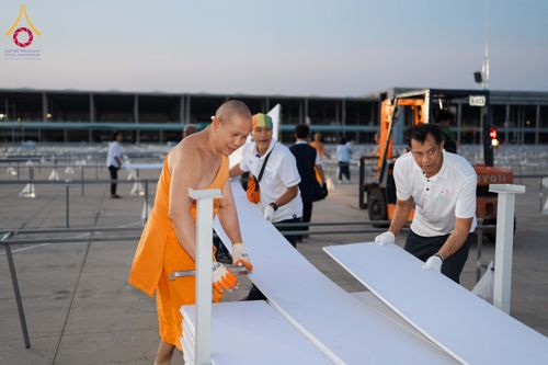 ภาพ No.326460:วันที่ 26 -27 เมษาบน พ.ศ.2569 การเก็บงานแผ่นหน้าโต๊ะที่ลานธรรม งานถวายมหาสังฆทาน 40,000 กว่าวัดทั่วประเทศ ณ ลานธรรม วัดพระธรรมกาย