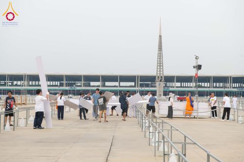 ภาพ No.326339:วันที่ 26 -27 เมษาบน พ.ศ.2569 การเก็บงานแผ่นหน้าโต๊ะที่ลานธรรม งานถวายมหาสังฆทาน 40,000 กว่าวัดทั่วประเทศ ณ ลานธรรม วัดพระธรรมกาย
