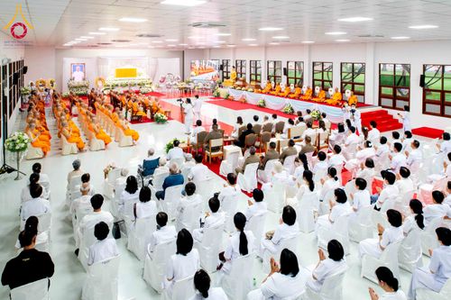 ภาพ No.314449:วันพฤหัสบดีที่ 19 มีนาคม พ.ศ. 2569 พิธีบำเพ็ญกุศล คุณพ่อณรงค์ จินตมากุล โยมบิดา พระครูปลัดรัตนวีรวัฒน์ (รังสฤษดิ์ อิทฺธิจินตโก) ที่ปรึกษาเจ้าคณะจังหวัดปทุมธานี เจ้าอาวาสวัดพระธรรมกาย  ณ ห้องปลูกศรัทธา 2 วัดพระธรรมกาย ปทุมธานี