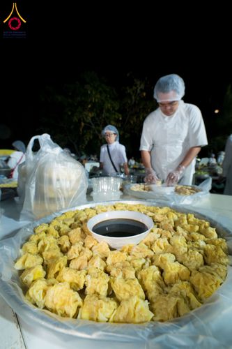 ภาพ No.287950:วันที่ 4 มกราคม พ.ศ. 2569 พิธีถวายภัตตาหารเป็นสังฆทาน แด่พระธรรมยาตรา ในโครงการธรรมยาตรา กตัญญูบูชา มหาปูชนียาจารย์ พระมงคลเทพมุนี(สด จนฺทสโร) พระผู้ปราบมาร อนุสรณ์สถาน 7 แห่ง ปีที่ 14 ณ อนุสรณ์สถานมหาวิหารพระมงคลเทพมุนี (โลตัสแลนด์) อ.สองพี่น้อง จ.สุพรร