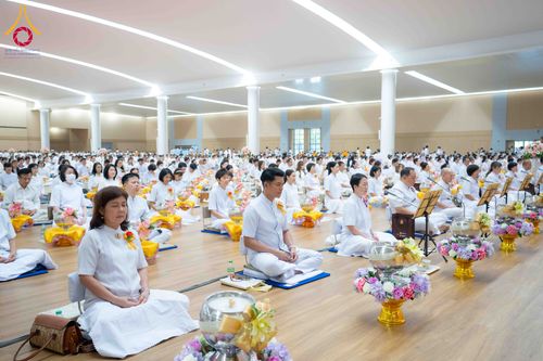 ภาพ No.310634:วันอาทิตย์ที่ 22 กุมภาพันธ์ พ.ศ. 2569 พิธีถวายโคมมาฆประทีป ณ ห้องแก้วสารพัดนึก 2 วัดพระธรรมกาย จ.ปทุมธานี