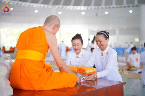 ภาพ No.320680:วันที่ 11 เมษายน พ.ศ.2569 พิธีถวายภัตตาหารเมนูสวรรค์ เพื่อการบรรลุธรรม ณ หอฉันคุณยายอาจารย์ฯ วัดพระธรรมกาย