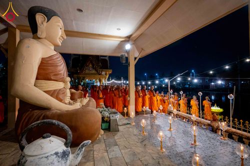 ภาพ No.297443:วันที่ 16 มกราคม พ.ศ. 2569 พิธีลอยประทีปธรรมถวายเป็นพุทธบูชา และบูชาธรรมมหาปูชนียาจารย์  ณ วัดโบสถ์บน ต.บางคูเวียง จ.นนทบุรี อนุสรณ์สถานลำดับที่ 4 สถานที่เกิดด้วยกายธรรม ในโครงการธรรมยาตรา กตัญญูบูชา มหาปูชนียาจารย์ พระมงคลเทพมุนี(สด จนฺทสโร) พระผู้ปราบม